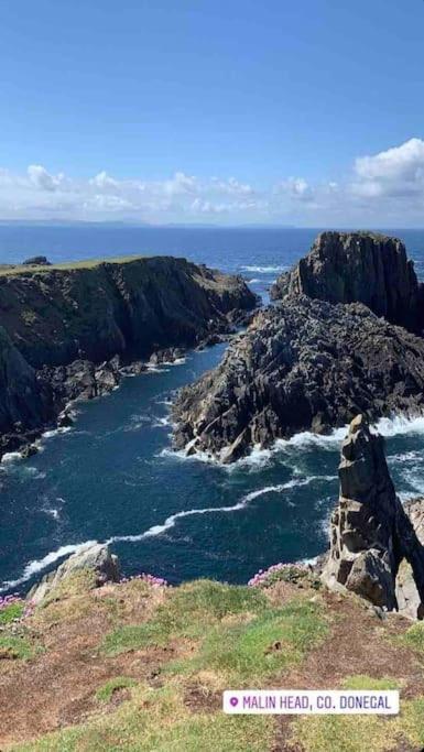 Cosy Portmor Log Cabin- Sea Views, Deck & Relaxation Malin Head Екстер'єр фото