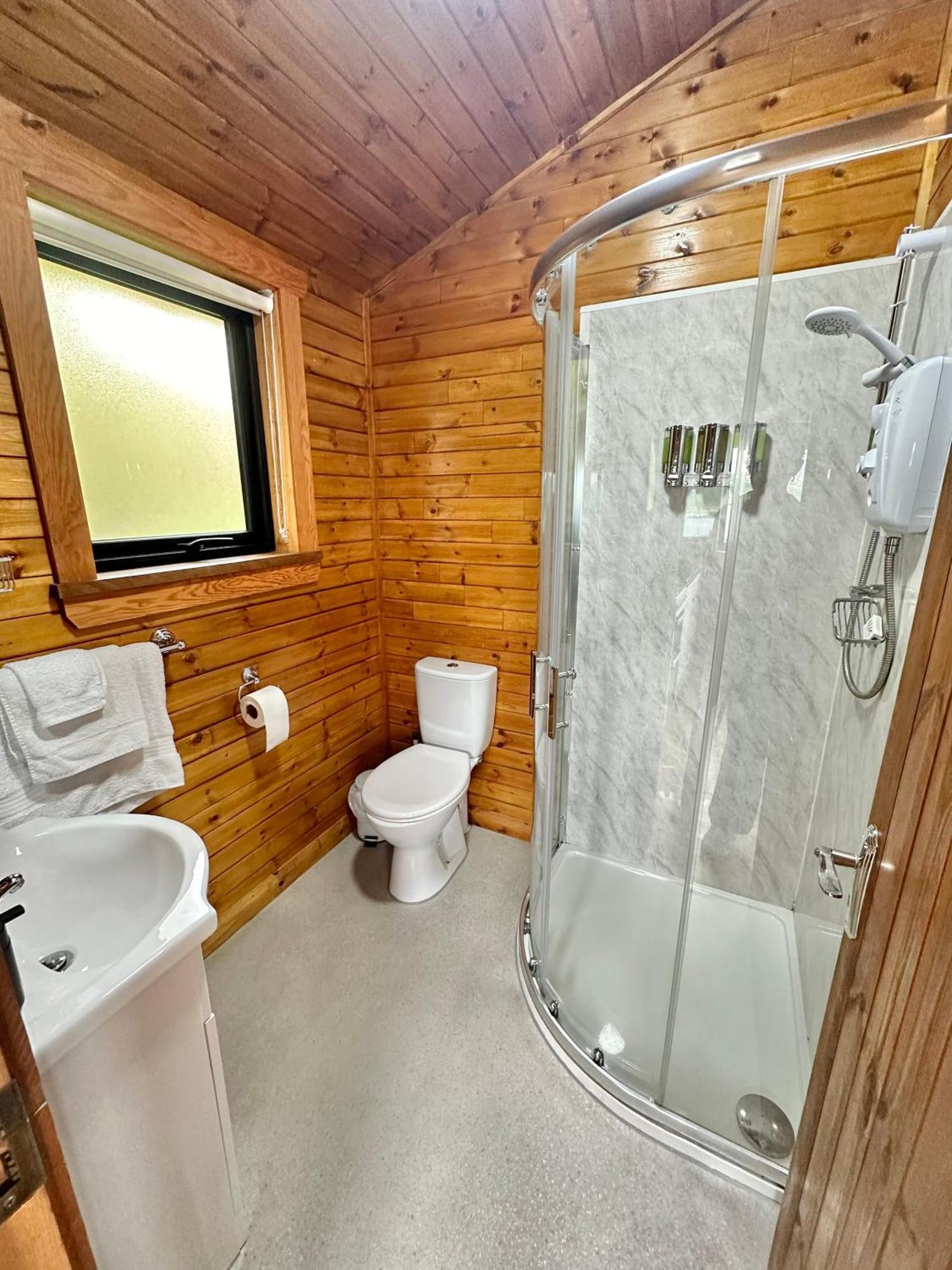Cosy Portmor Log Cabin- Sea Views, Deck & Relaxation Malin Head Екстер'єр фото